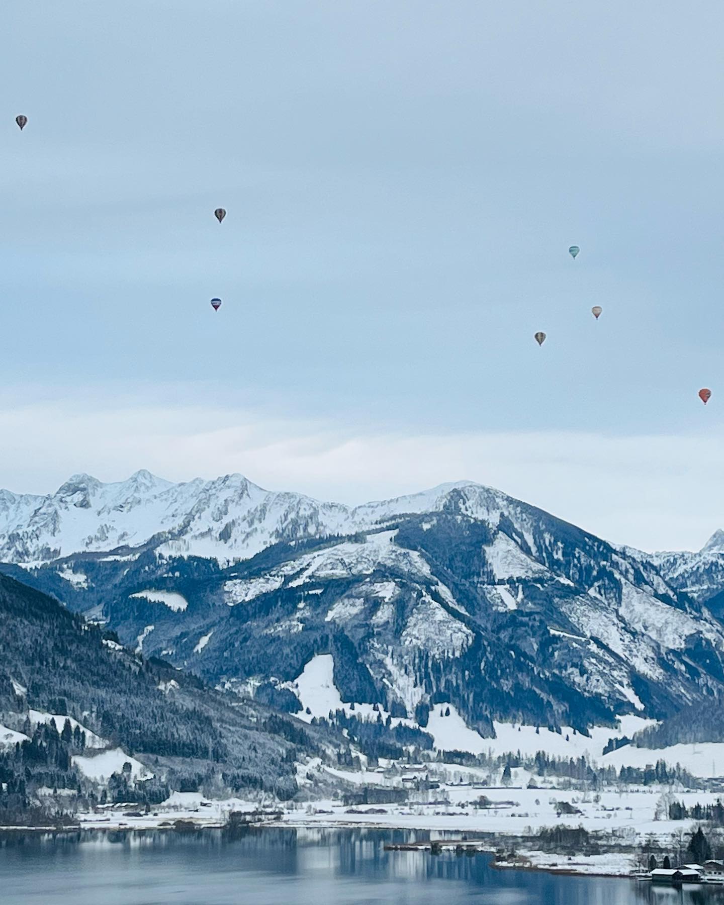Morning!! #schmittenhöhezellamsee #ski #chalets #schmitten
